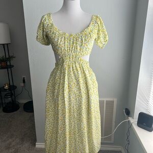 NWOT Forever new Petite Off-Shoulder lemon Floral Dress